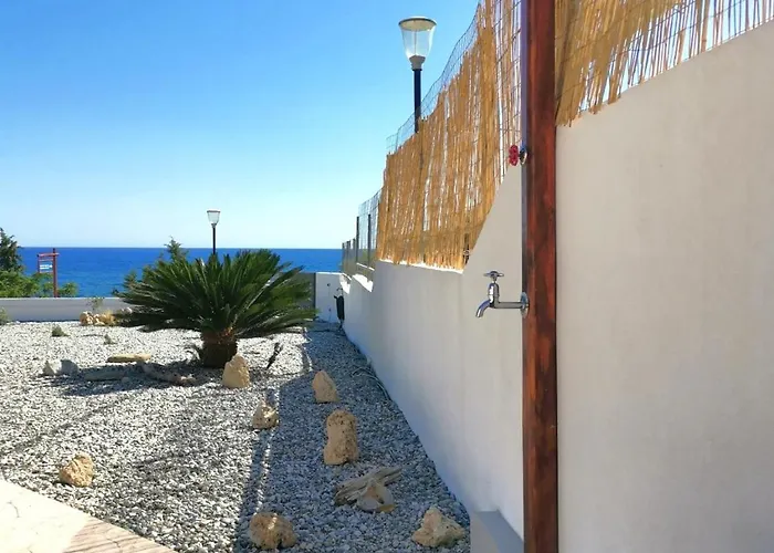 Alexandra's Sea Front Semesterbostad *