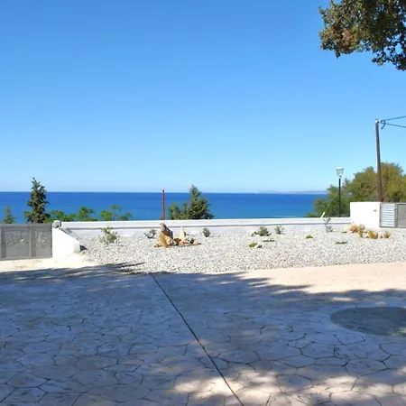 בית נופש Alexandra's Sea Front *