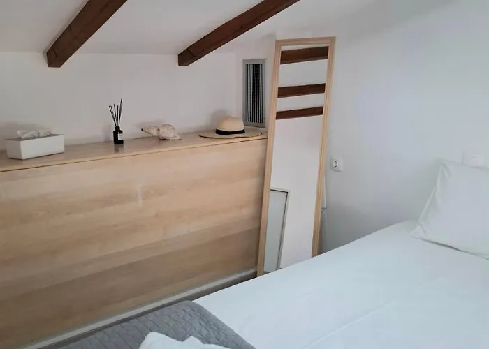 Alexandra's Sea Front Nyaraló *